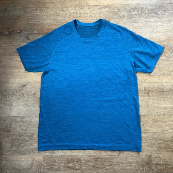 Lululemon Metal Vent Tech Short Sleeve Size XL
Poseidon / Amalfi Blue - Picture 7 of 7